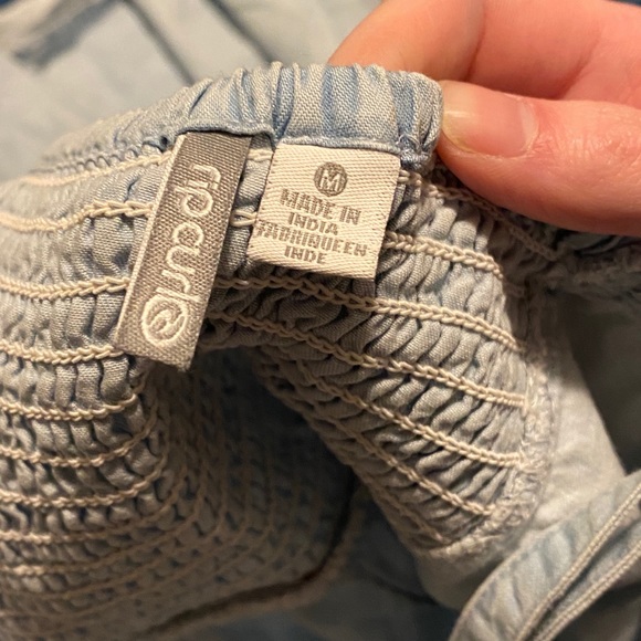 Light blue with white detail on top - Picture 3 of 3